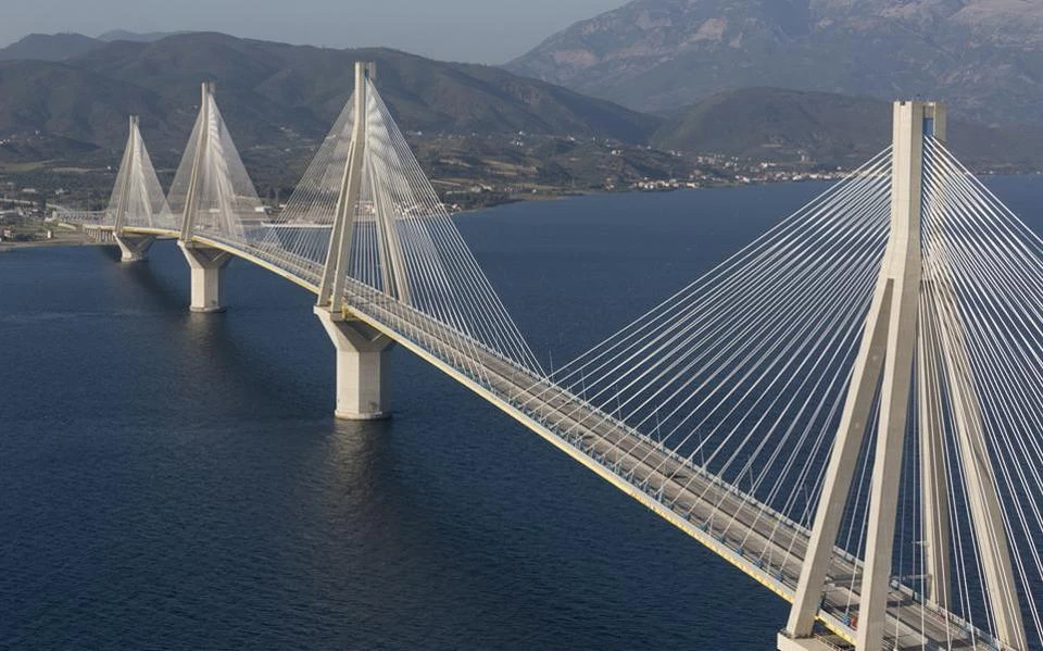 Φρικτό τροχαίο στην γέφυρα Ρίου – Αντιρρίου: Σκοτώθηκε 48χρονος μοτοσικλετιστής
